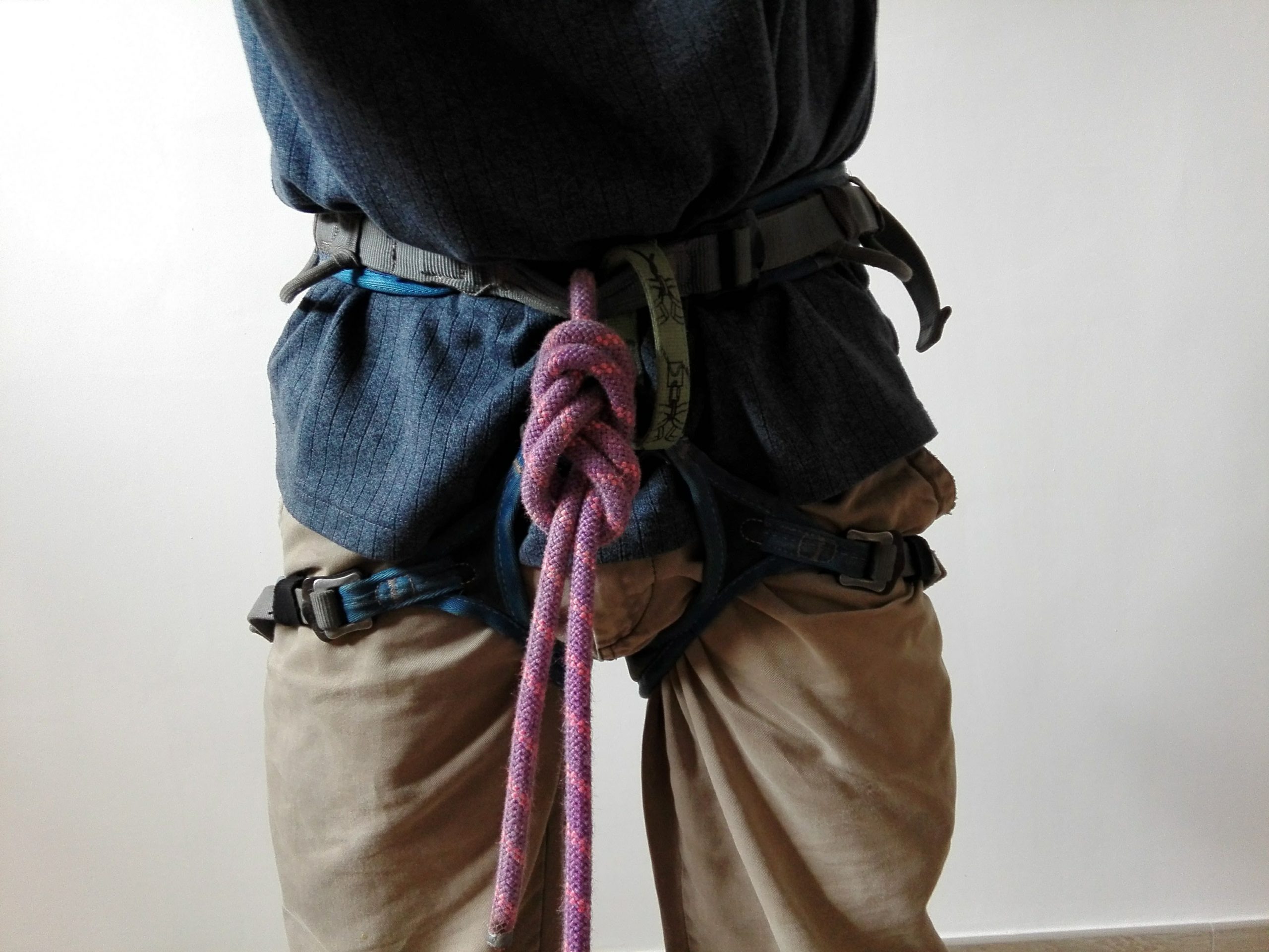 Figure-8 on a Bight - Essential Rock Climbing Knots - VDiff Climbing