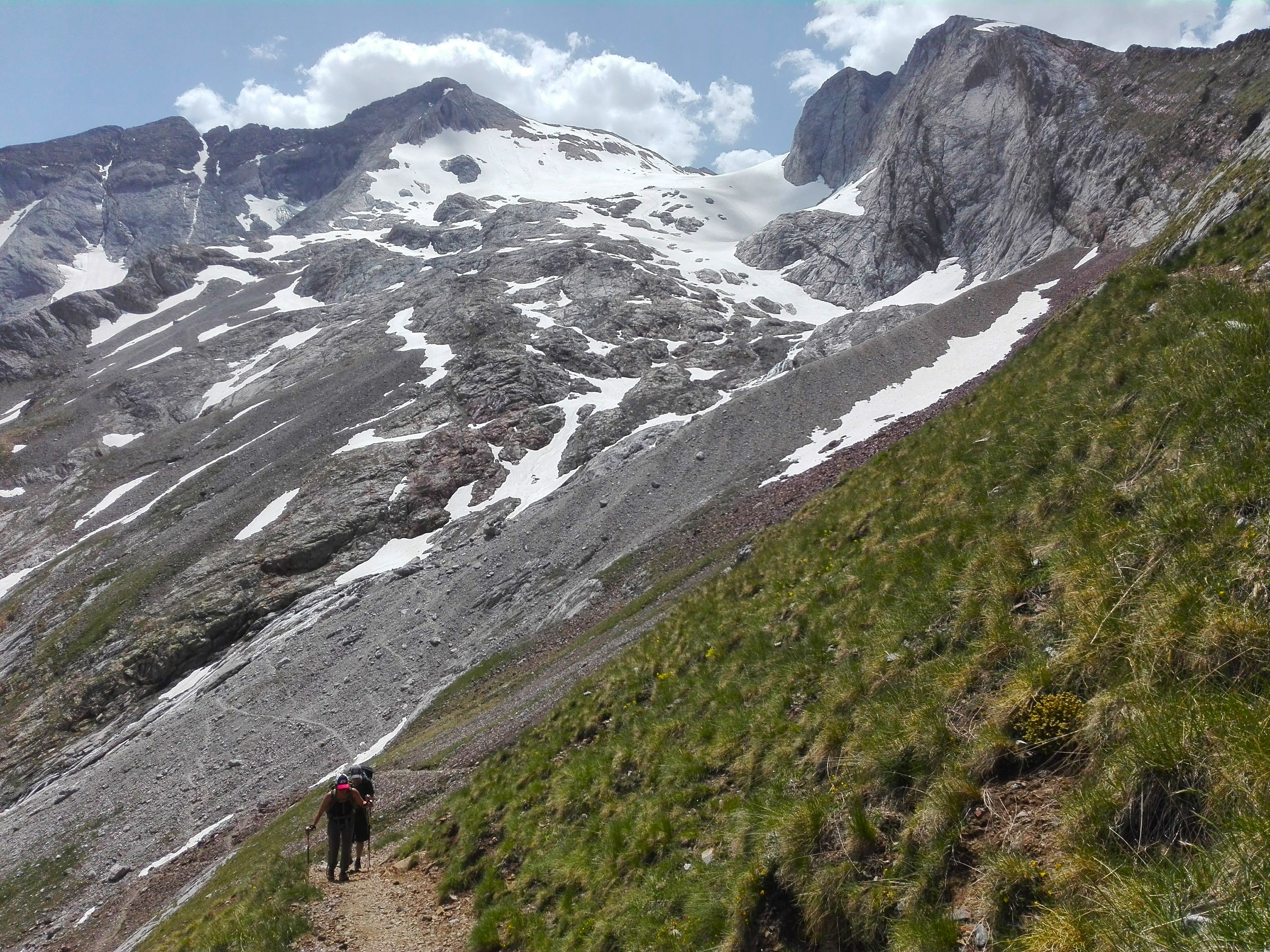 guided hut to hut hiking pyrenees